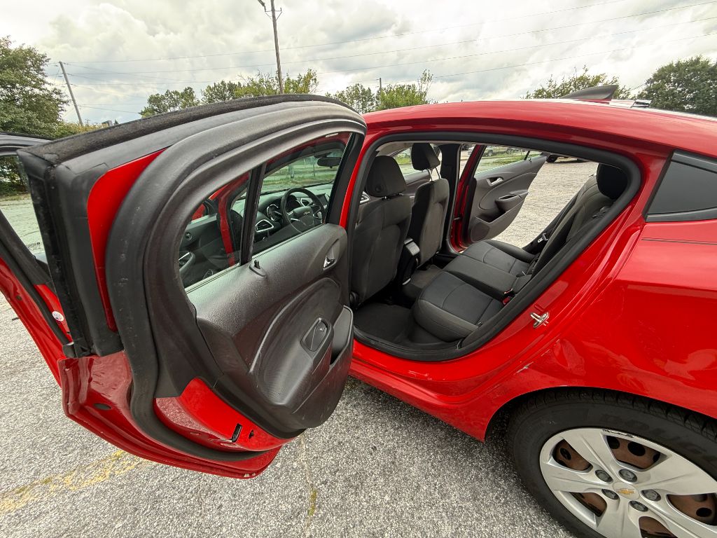 2017 Chevrolet Cruze LS - Photo 10