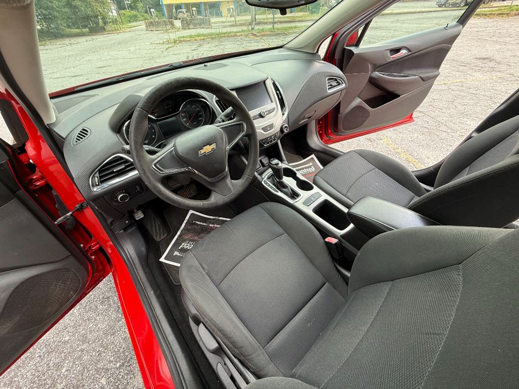 2017 Chevrolet Cruze LS - Photo 8
